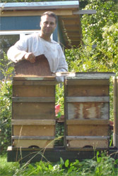 Rainer Seifert | Imker | Bonn am Bienenstand in Bonn Poppelsdorf